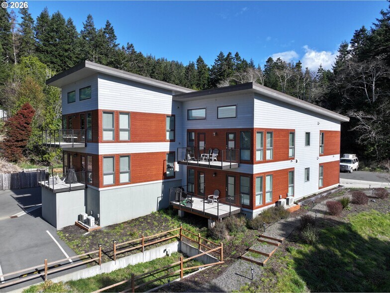 Primary Photo Of 94353 Leith Rd, Gold Beach Apartments For Sale