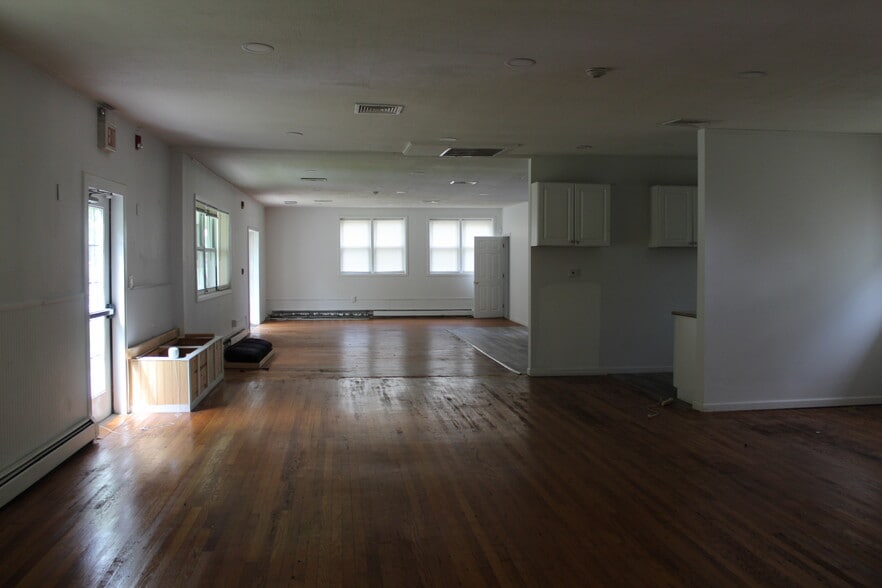 More Photos Of 642-650 N Liberty Dr, Tomkins Cove Office For Lease