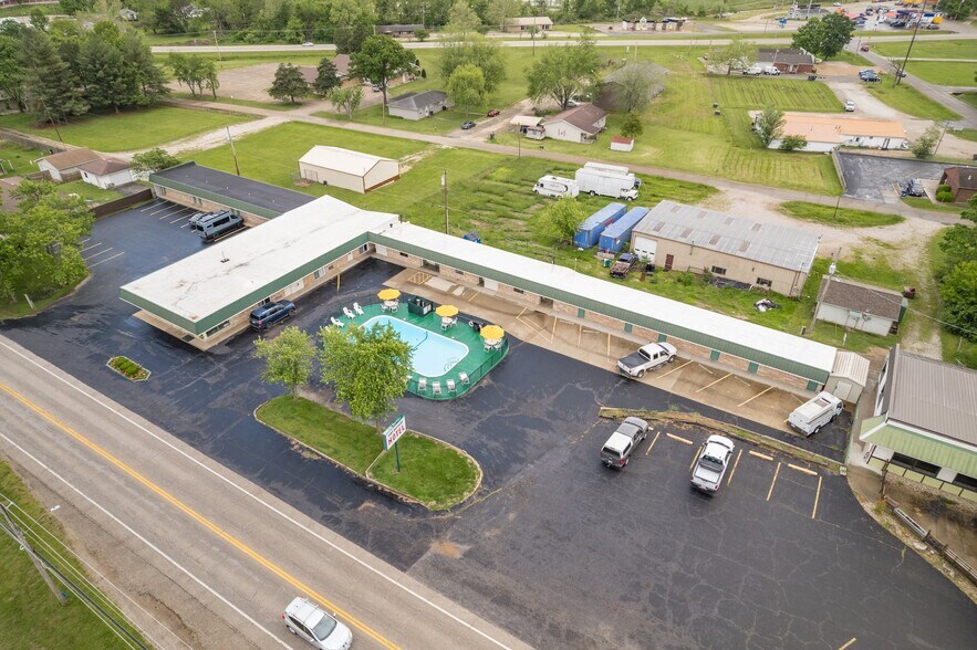 More Photos Of 310 S McCune St, Pilot Knob Hotel For Sale