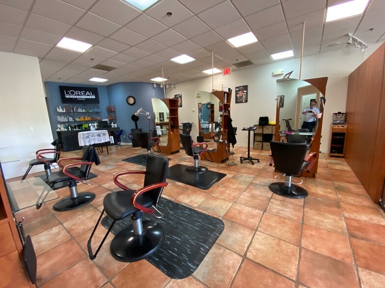 More Photos Of 546-574 Allen Rd, Basking Ridge General Retail For Lease