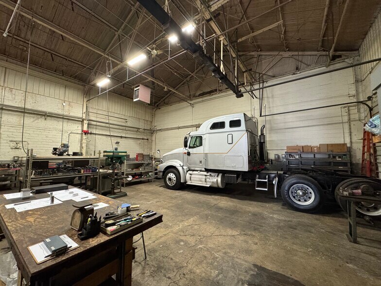 More Photos Of 810 Taylor St, Elyria Manufacturing For Lease