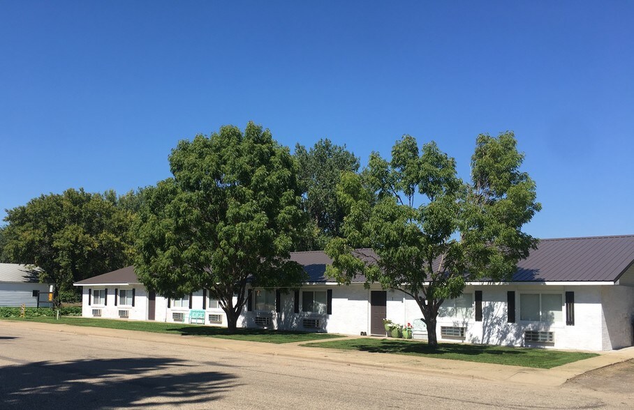 More Photos Of 211 1st St Ne, Halliday Hotel For Sale