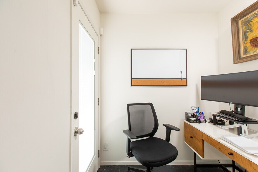 More Photos Of 12906 Venice Blvd, Los Angeles Freestanding For Lease