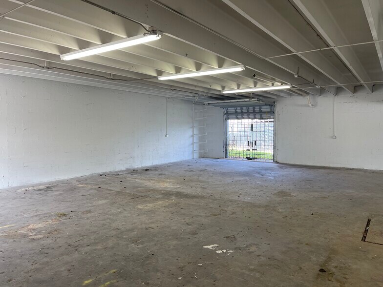 More Photos Of 2130 SW 56th Ter, West Park Warehouse For Lease