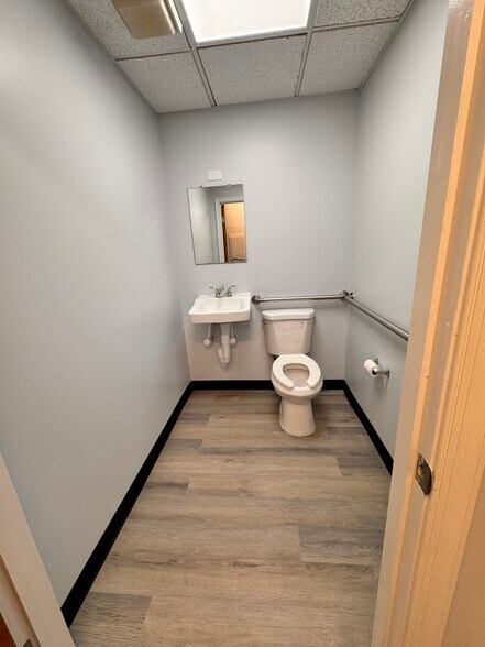 More Photos Of 8835 Columbia 100 Pky, Columbia Flex For Lease