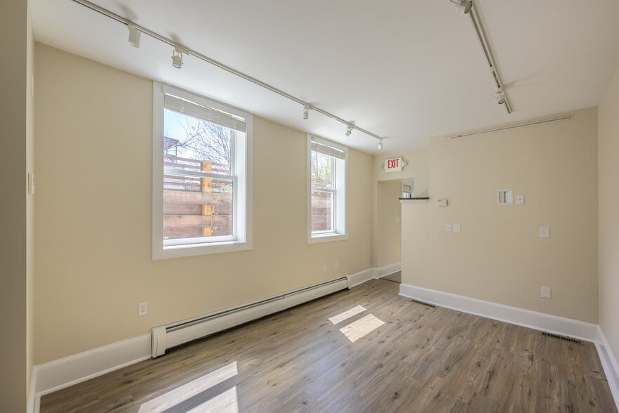 More Photos Of 237 Warren St, Hudson Storefront Retail Residential For Sale
