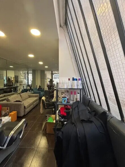 More Photos Of 29 Rue De L'Arcade, Paris Flex For Lease