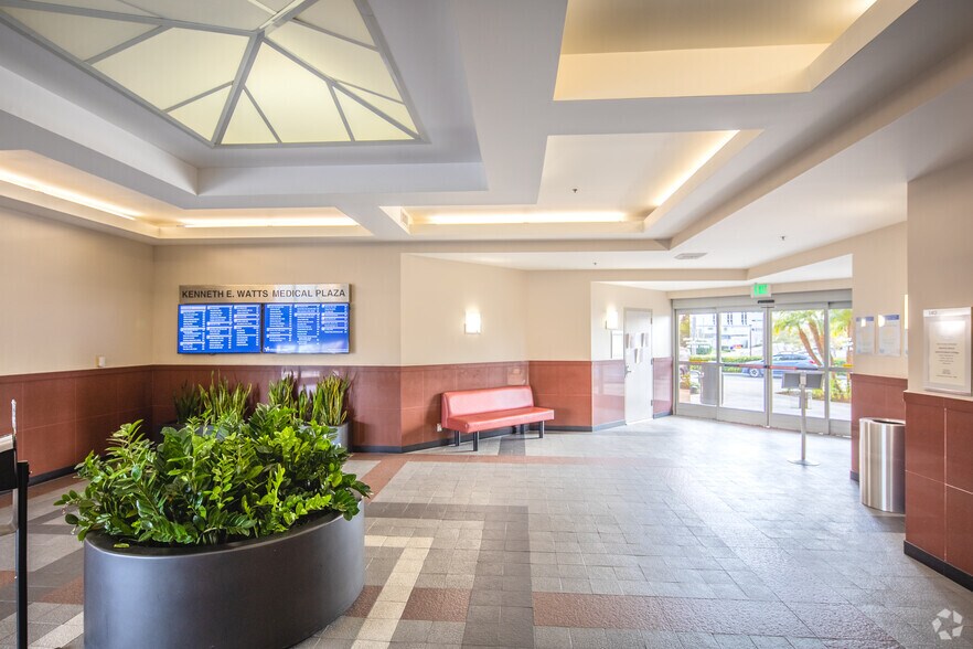 More Photos Of 20911 Earl St, Torrance Medical For Lease