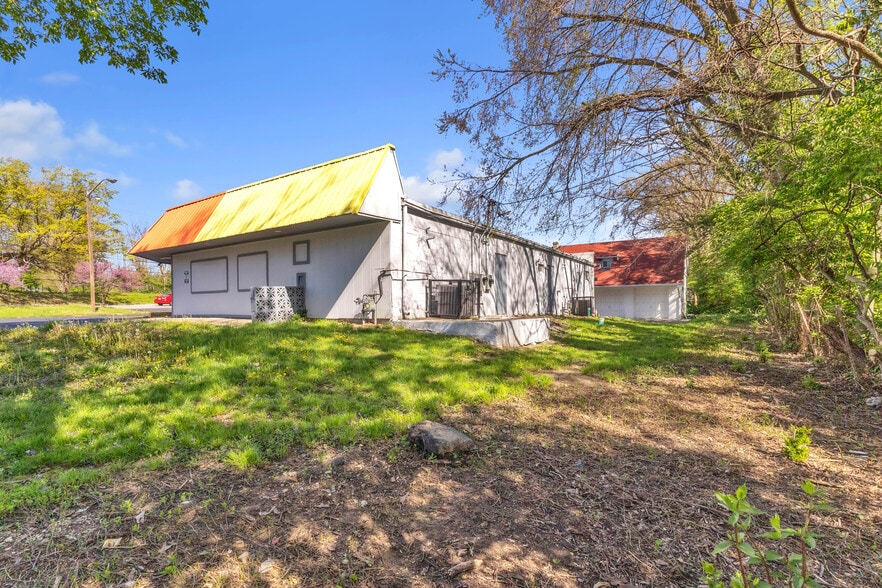 More Photos Of 5701 N Michigan Rd, Indianapolis Freestanding For Sale