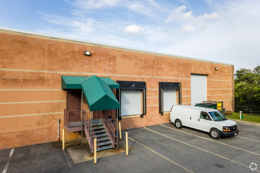 More Photos Of 1701 Crossroads Dr, Odenton Light Distribution For Lease