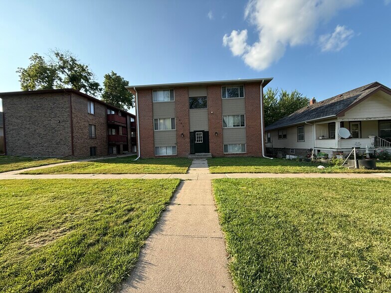 More Photos Of 1942 G St, Lincoln Apartments For Sale