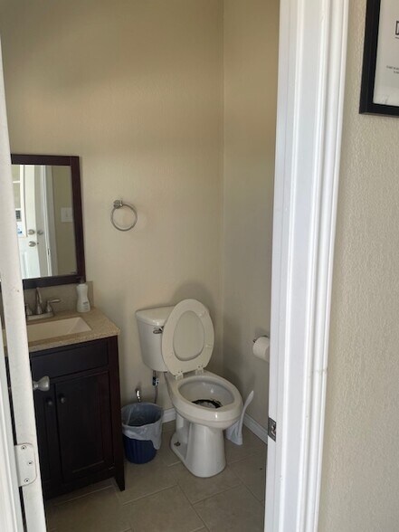 More Photos Of 1630 County Road 279, Liberty Hill Warehouse For Lease