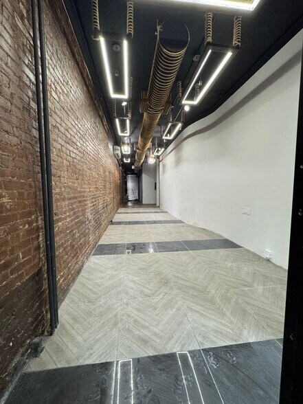 More Photos Of 1625 2nd Ave, New York Storefront Retail Residential For Lease