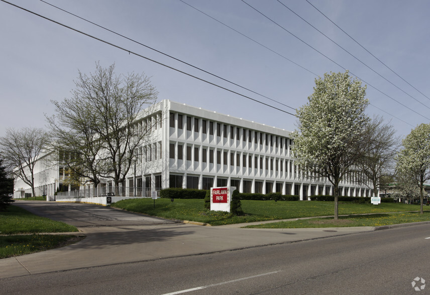 Primary Photo Of 3090 W Market St, Akron Medical For Lease