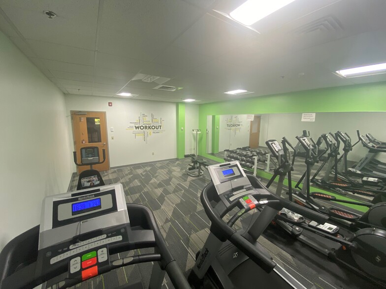 More Photos Of 10 Research Pky, Wallingford Manufacturing For Lease