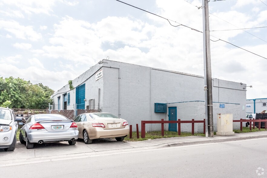 More Photos Of 13091 Port Said Rd, Opa Locka Warehouse For Lease