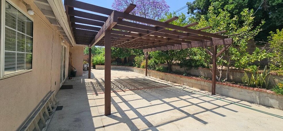 Primary Photo Of 17441 Hiawatha St, Granada Hills Assisted Living For Sale