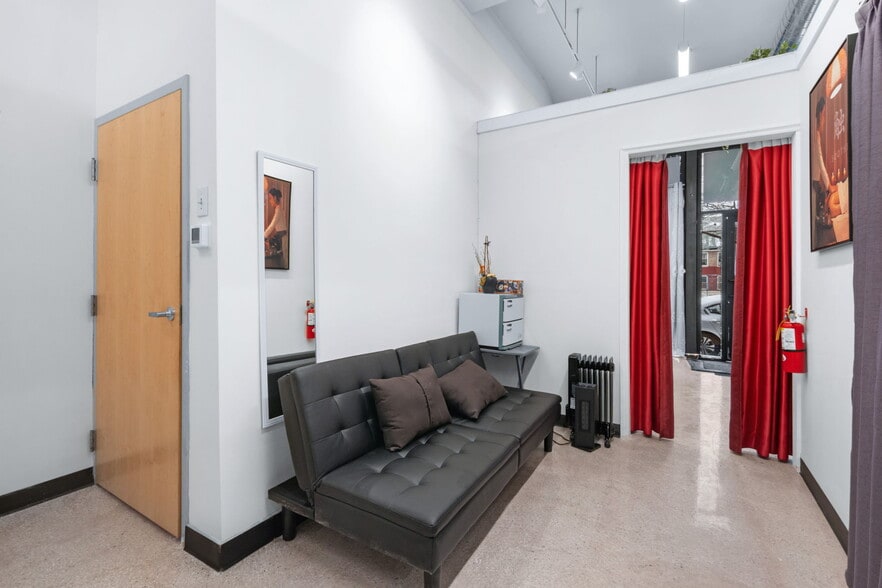 More Photos Of 965 W 18th St, Chicago Apartments For Sale