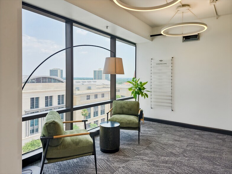 More Photos Of 200 N Laura St, Jacksonville Coworking Space