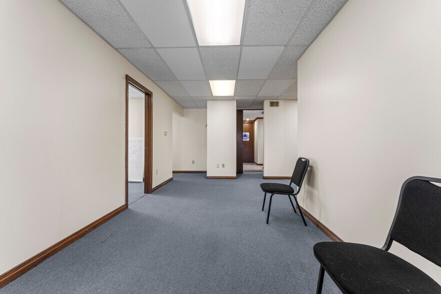More Photos Of 600 Commerce Dr, Coraopolis Office Residential For Lease