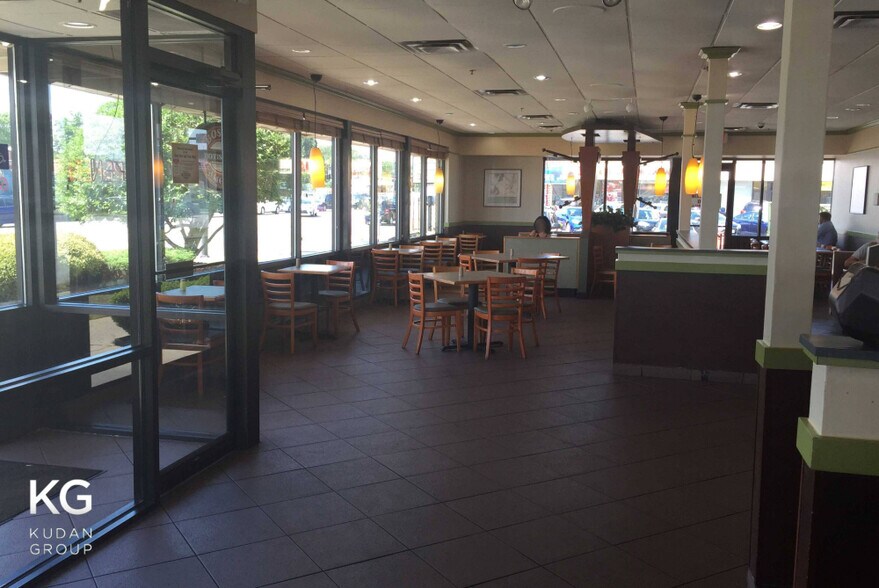 More Photos Of 9267 S Cicero Ave, Oak Lawn General Retail For Sale