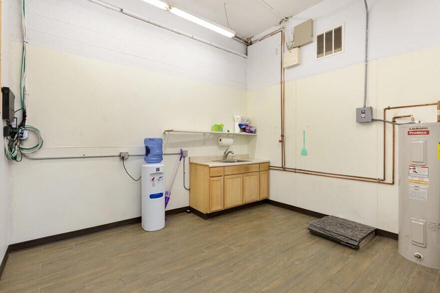 More Photos Of 781-785 Vallejo St, Denver Warehouse For Lease