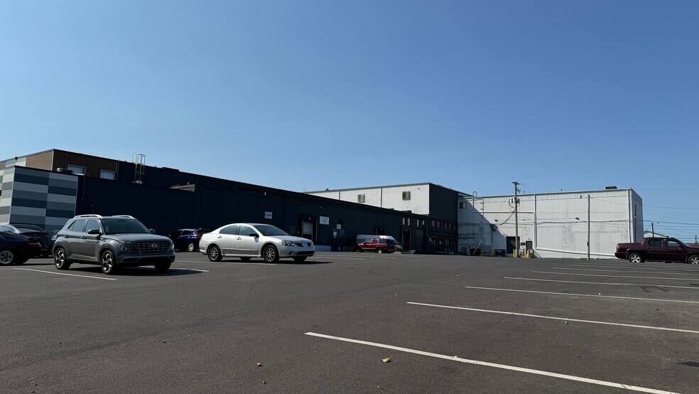More Photos Of 1727-1801 Union Blvd, Allentown Warehouse For Lease