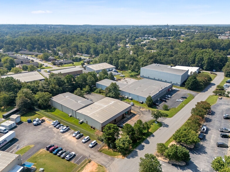 More Photos Of 9 Ellwood Ct, Greenville Warehouse For Lease