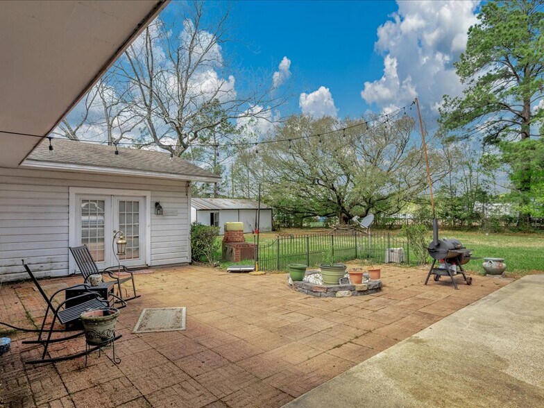 More Photos Of 9021 S US Highway 69, Huntington Flex For Sale