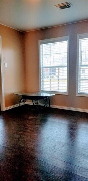 More Photos Of 5424 4th St, Katy Office For Sale