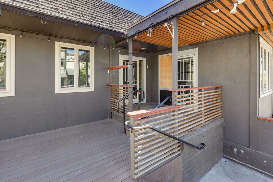More Photos Of 120 E Main St, Ashland Freestanding For Sale