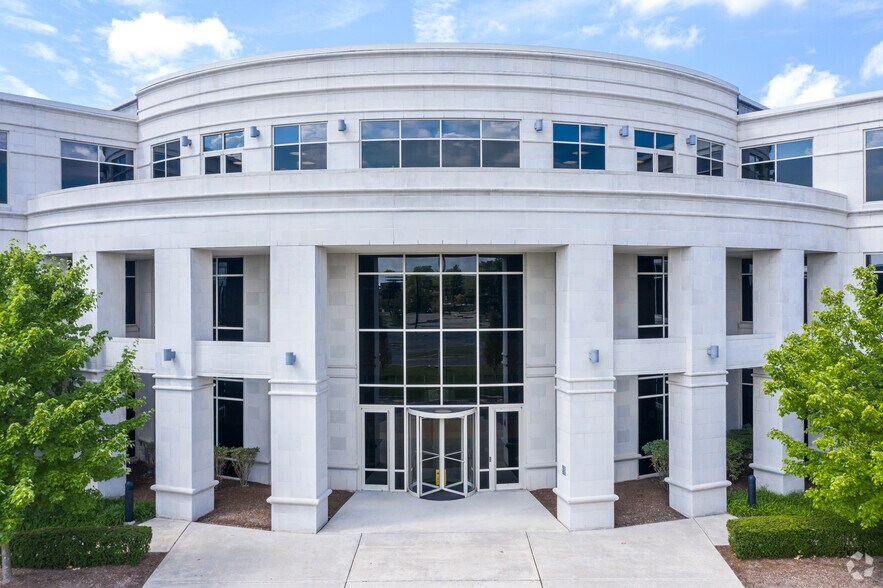 More Photos Of 100 Tice Blvd, Woodcliff Lake Office For Lease