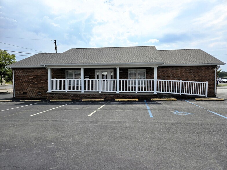 Primary Photo Of 1901 Brookside Dr, Kingsport Medical For Lease