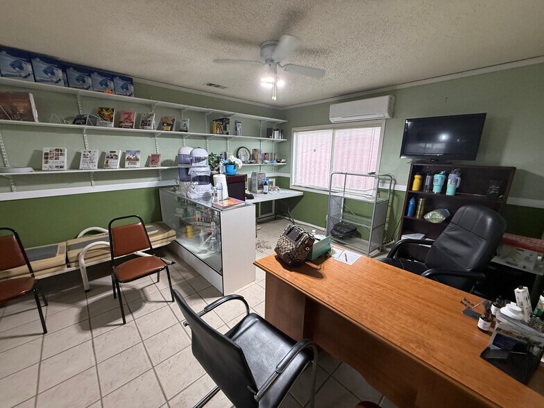 More Photos Of 7456 Alameda Ave, El Paso Freestanding For Sale