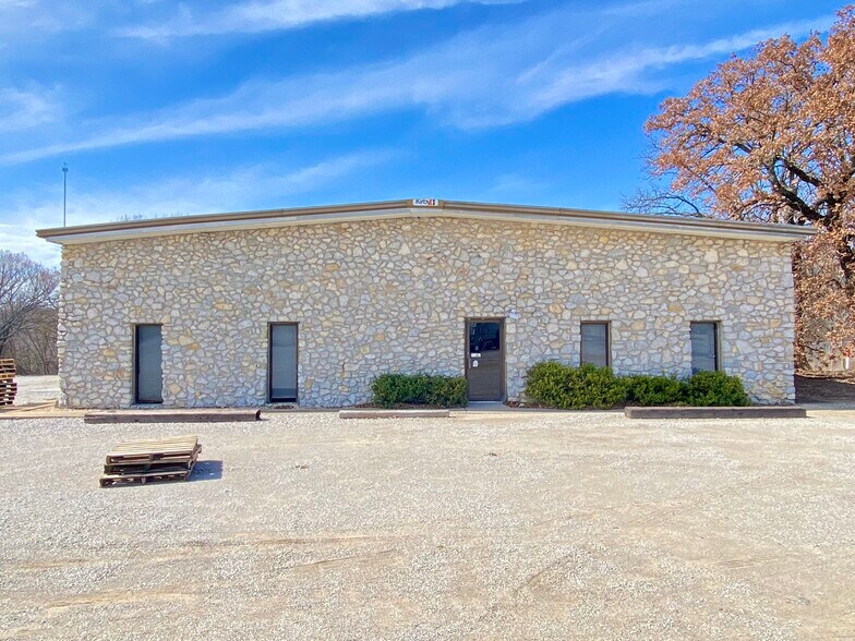 More Photos Of 621 Industrial dr, Ardmore Industrial For Lease