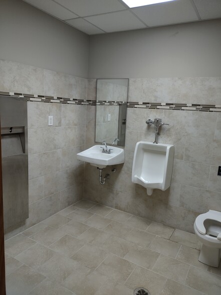 More Photos Of 450144 82nd St E, Aldersyde Manufacturing For Sale