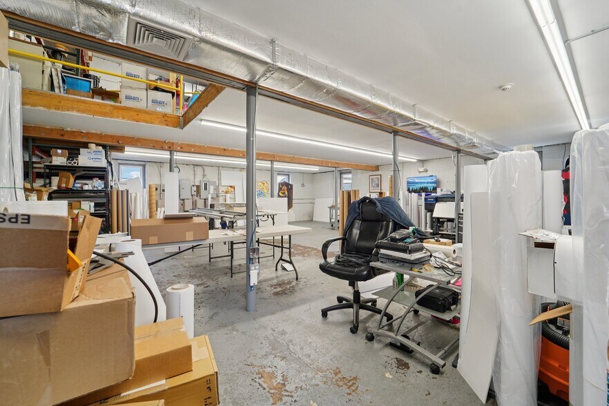 More Photos Of 593-595 New York Ave, Lyndhurst Light Manufacturing For Lease