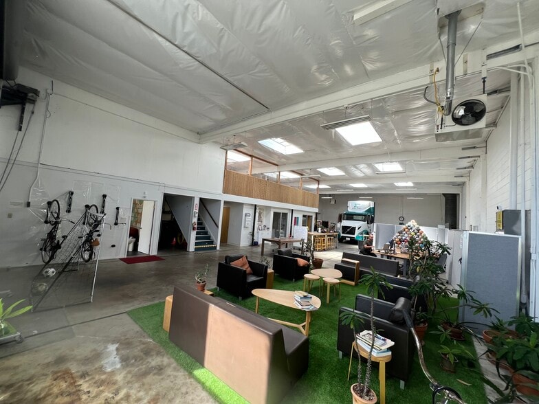 More Photos Of 5815 Fremont St, Oakland Warehouse For Lease