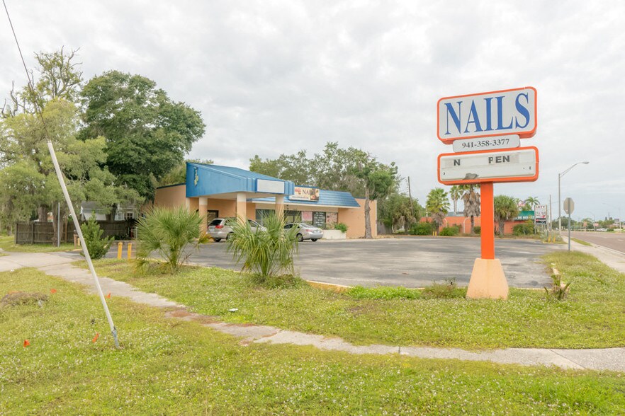 Primary Photo Of 3105 Tamiami Trl, Sarasota Freestanding For Sale