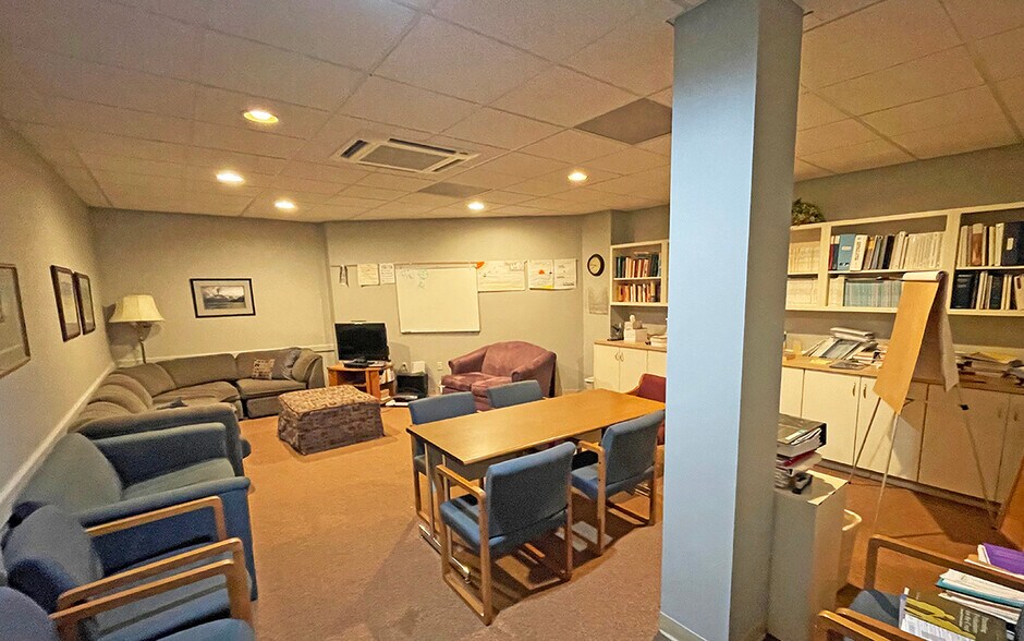 More Photos Of 2151 Linglestown Rd, Harrisburg Medical For Sale