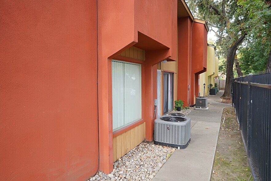 More Photos Of 1905 N El Dorado St, Stockton Apartments For Sale