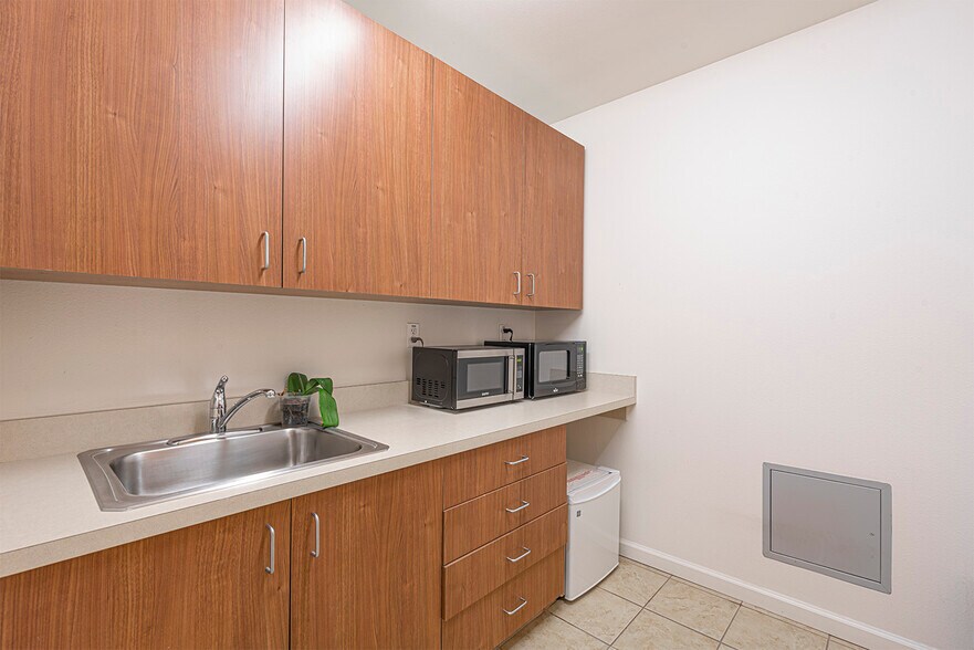 More Photos Of 4867 Old Redwood Hwy, Santa Rosa Healthcare For Lease