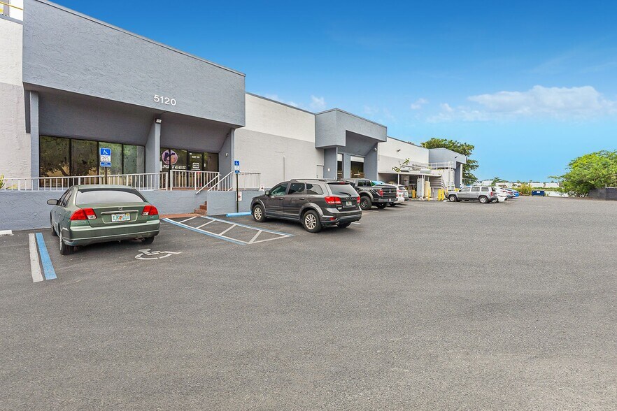 More Photos Of 5120-5130 NW 165th St, Hialeah Warehouse For Lease