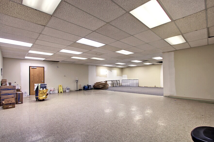 More Photos Of 10499 W Bradford Rd, Littleton Light Manufacturing For Sale