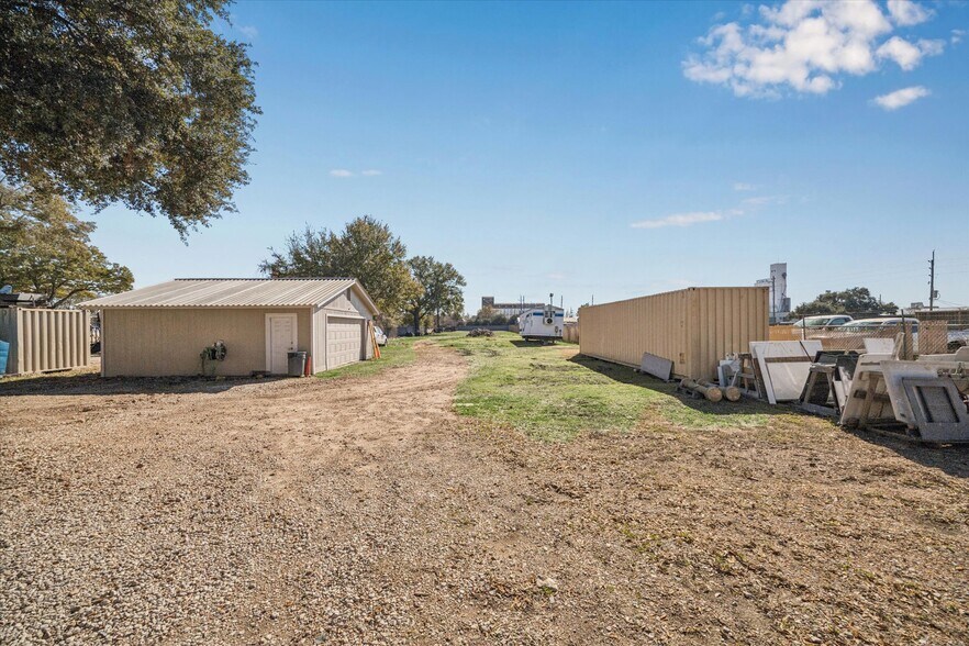 More Photos Of 5235 E 5th St, Katy Flex For Sale