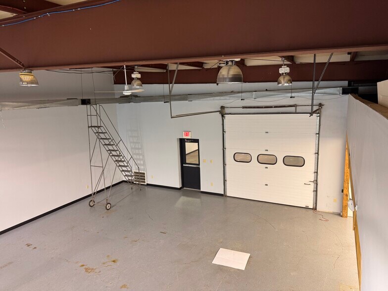 More Photos Of 2013 General Potter Hwy, Centre Hall Showroom For Sale