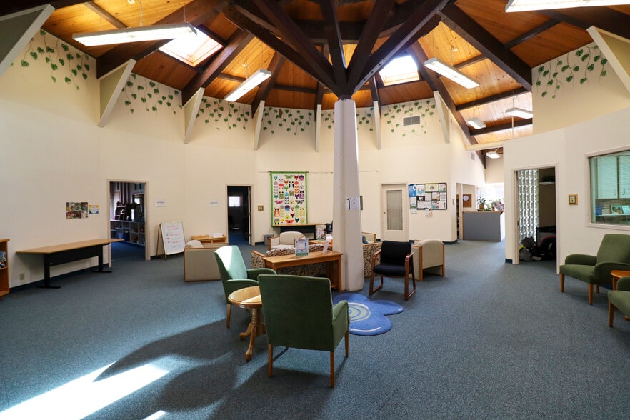 More Photos Of 86 Centennial Loop, Eugene Office For Sale