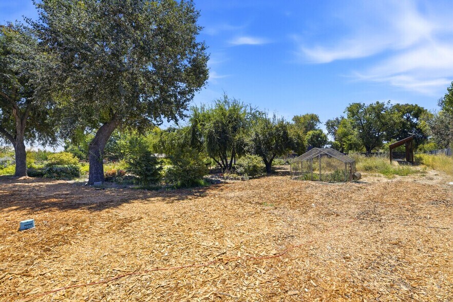 More Photos Of 10095 Monterey Rd, Gilroy Industrial For Sale