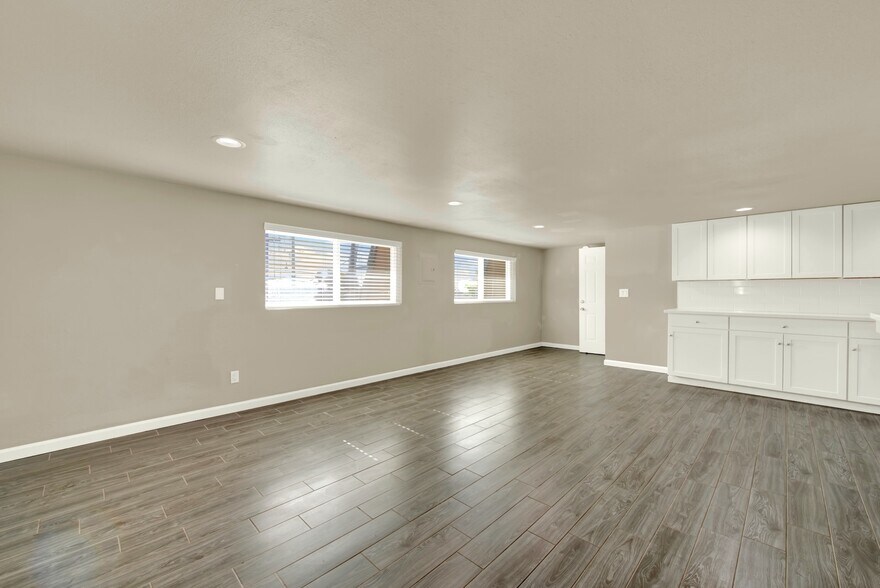More Photos Of 124 S Porter Rd, Dixon Service For Sale