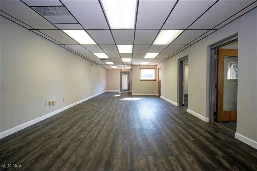More Photos Of 390 E Wood St, Shreve Flex For Sale